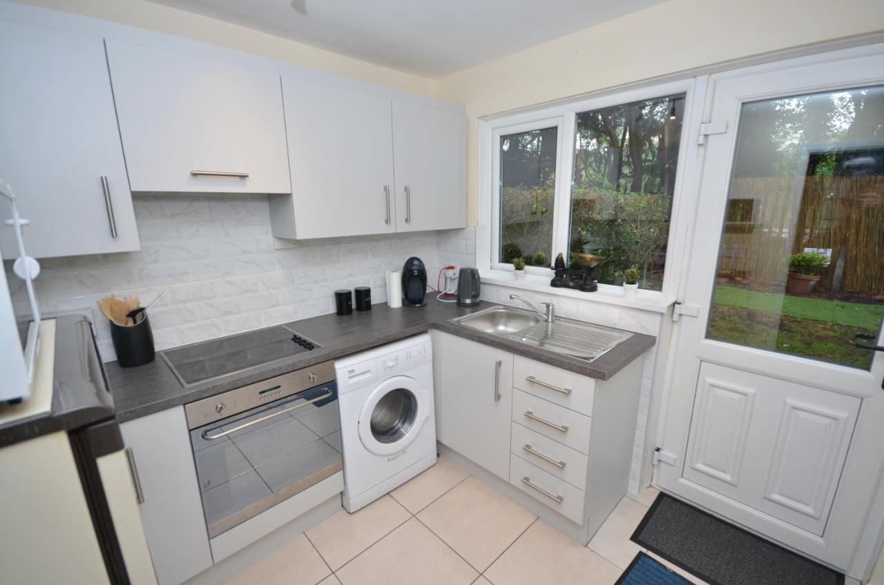 Bright Stylish 2 Bedroom Garden Apartment South Belfast Close To Everything Exterior photo