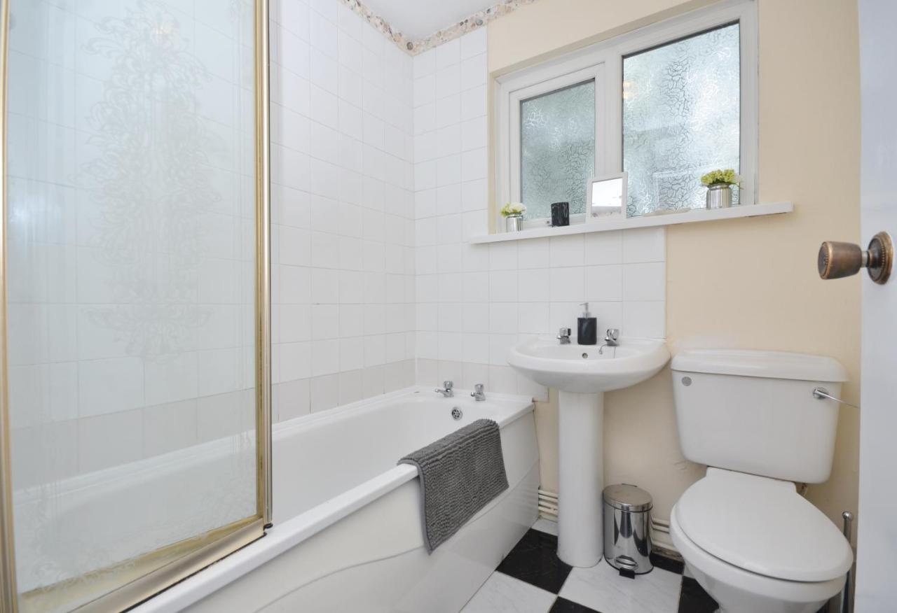 Bright Stylish 2 Bedroom Garden Apartment South Belfast Close To Everything Exterior photo